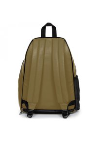 Sac à dos kaki au design épuré, avec des sections rembourrées, des bretelles noires et une poche en mesh sur le côté. Fermeture zip en bas.