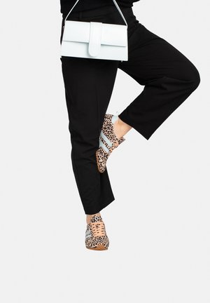 MAXINE SNEAKERS - Sneakers laag - beige with animalprint