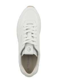 Weiße Sneaker mit einem glatten Leder-Obermaterial, runder Zehenform und flachen Schnürsenkeln. Enthält eine gepolsterte Innensohle und ein kleines Logo an der Zunge.
