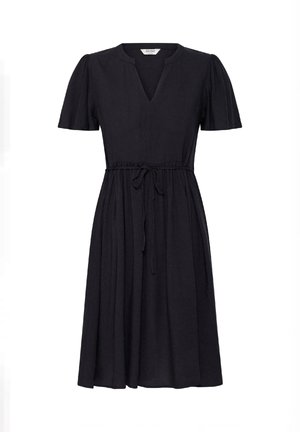 Schwarzes knielanges Kleid mit kurzen Puffärmeln, V-Ausschnitt und einem Taillengürtel, abgebildet vor weißem Hintergrund.