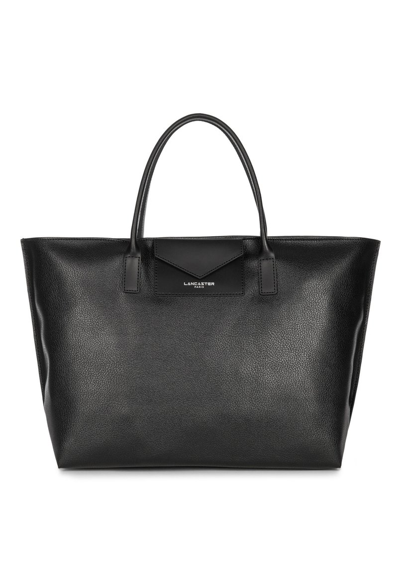 Borsa tote in pelle nera con finitura texturizzata, doppio manico superiore e una piccola tasca frontale. Presenta un branding sottile sul davanti.