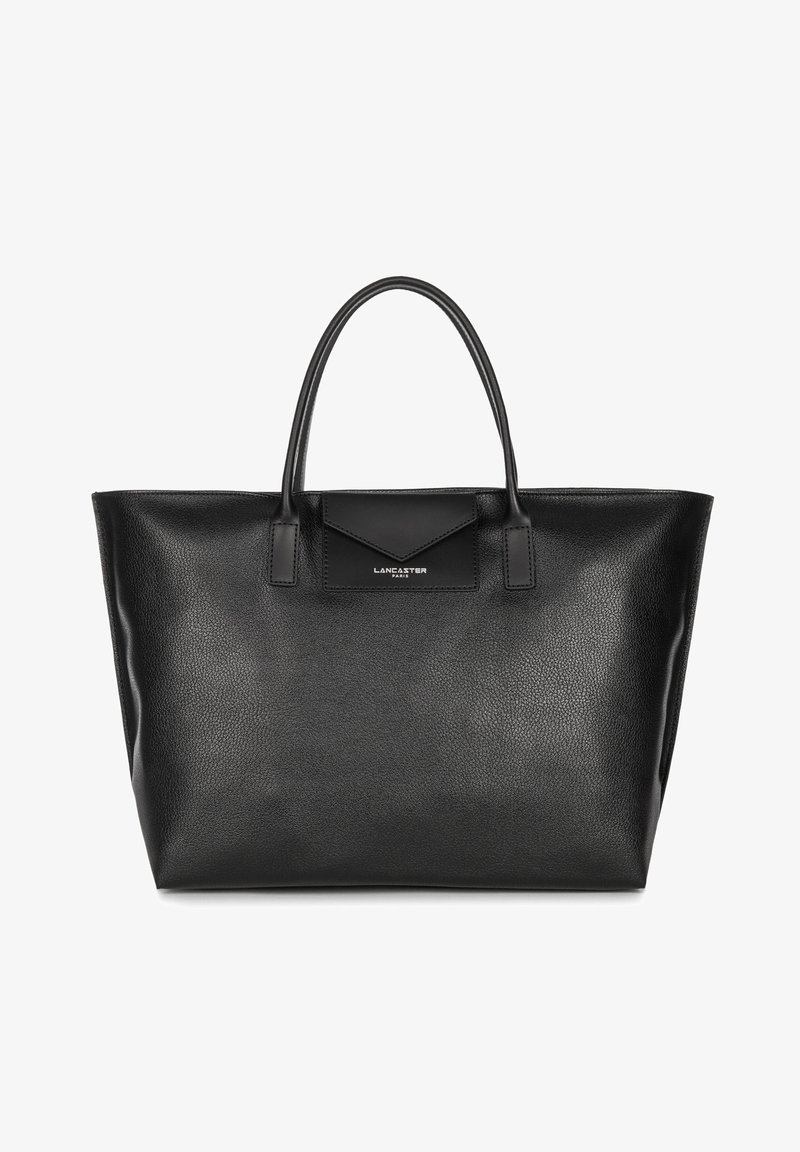 Borsa tote in pelle nera con finitura texturizzata, doppio manico superiore e una piccola tasca frontale. Presenta un branding sottile sul davanti.