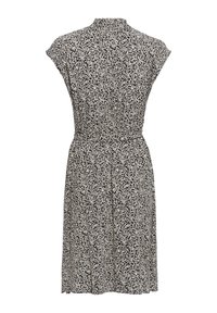 Zwart-witte bloemenpatroon jurk met een hoge halslijn, kapmouwen en een ingesnoerde taille. Valt tot halverwege de dij. Lichtgewicht stof.