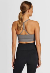 Hummel HMLTIFFY SEAMLESS - Sport-bh met light support - charcoal grey
