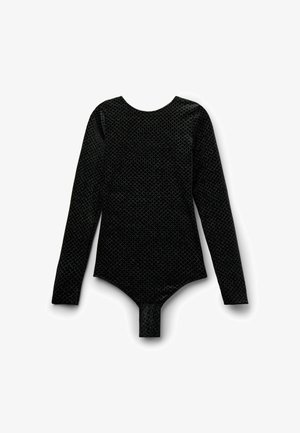 Czarny body z długim rękawem wykonany z teksturowanej tkaniny, z wzorem diamentowym i zaokrąglonym dekoltem oraz zapięciem na napy na dole.