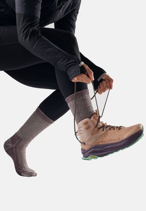 Smartwool, WOMEN'S HIKE CLASSIC EDITION FULL CUSHION CREW SOCKS - Calze sportive - bordeaux