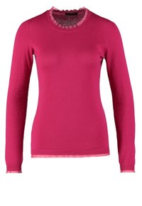 Pull rose ajusté à manches longues avec un volant au niveau de l'encolure, des manches et de l'ourlet.