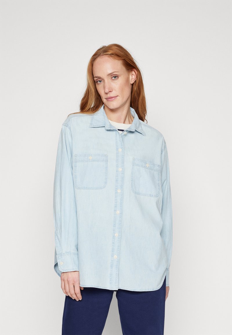 GAP - THE BIG SHIRT BLEACH CHAMBRAY - Blúzka - light indigo, Zväčšiť