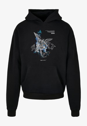 Juodas džemperis su kišene priekyje. Puošia angelo grafika ir baltas užrašas "SAINT", akcentuotas mėlynomis detalėmis.