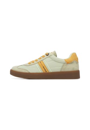 Zapatillas bajas de tejido color crema y ante beige, con detalles y cordones naranjas. Presentan una suela de goma y dos rayas laterales.