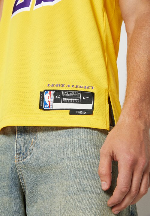 Nike NBA Los Angeles Lakers Icon Edition LeBron James 2022/23 Jersey Amarillo — foto 6