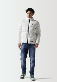 11 DEGREES PANEL PUFFER  - Chaqueta de invierno - white