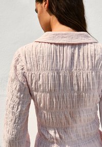 Bershka - RUSTIC GATHERED - Blouse - pink Image miniature 1