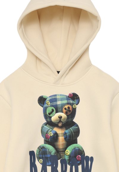 Felpa crema con grafica di un orsetto in peluche a quadri blu con bottoni colorati, e testo "BARROW" in grassetto blu nella parte inferiore.