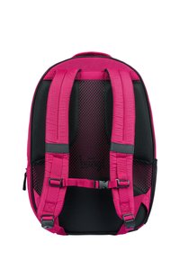 Zaino rosa con un design strutturato, dotato di schienale e spallacci in rete nera traspirante, fibbie regolabili e zip robuste.