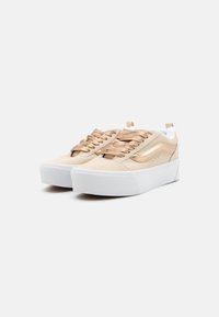 Vans KNU STACK - Skatesko - high shine gold