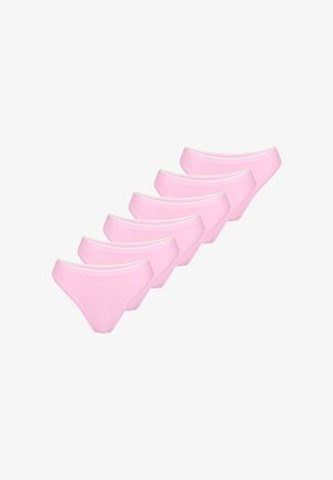 Vijf paar roze katoenen slips met een witte elastische tailleband. Elk heeft een eenvoudig, naadloos ontwerp en een lage taille.
