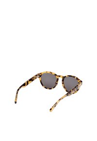 Kilpikonnakuosiset aurinkolasit, joissa on pyöreät kehykset, harmaat linssit ja ohuet varret. Materiaali on kiiltävä, ja siinä on vaihteleva ruskean ja mustan sävy.