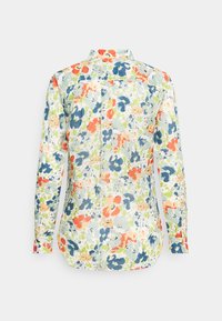 Blommig långärmad skjorta med ljus bakgrund; har färgglada mönster i orange, blått och grönt; snabbtorkande tyg med knäppbar krage.