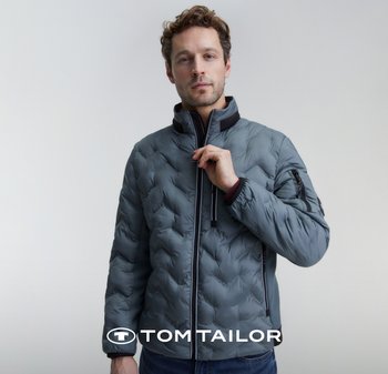 Grau gestepptes Puffer-Jacke mit Steppmuster, hohem Kragen, Frontreißverschluss und seitlichen Taschen. Verfügt über schwarze Akzente und elastische Bündchen.