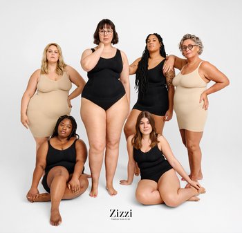 Seks modeller præsenterer shapewear i forskellige størrelser. Materialerne inkluderer sorte og nude stoffer, med slanke stropper og tætsiddende designs.