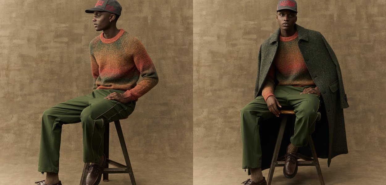 Henkilö, jolla vihreät housut, ruskea-oranssi neule, ruskeat kengät ja harmaa hattu, istuu jakkaralla; toisessa asennossa harmaa takki harteilla.