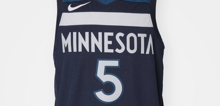 Maillot de basketball bleu marine avec "MINNESOTA" en lettres blanches et le numéro "5" en contour bleu clair ; tissu en mesh respirant et logo Nike.