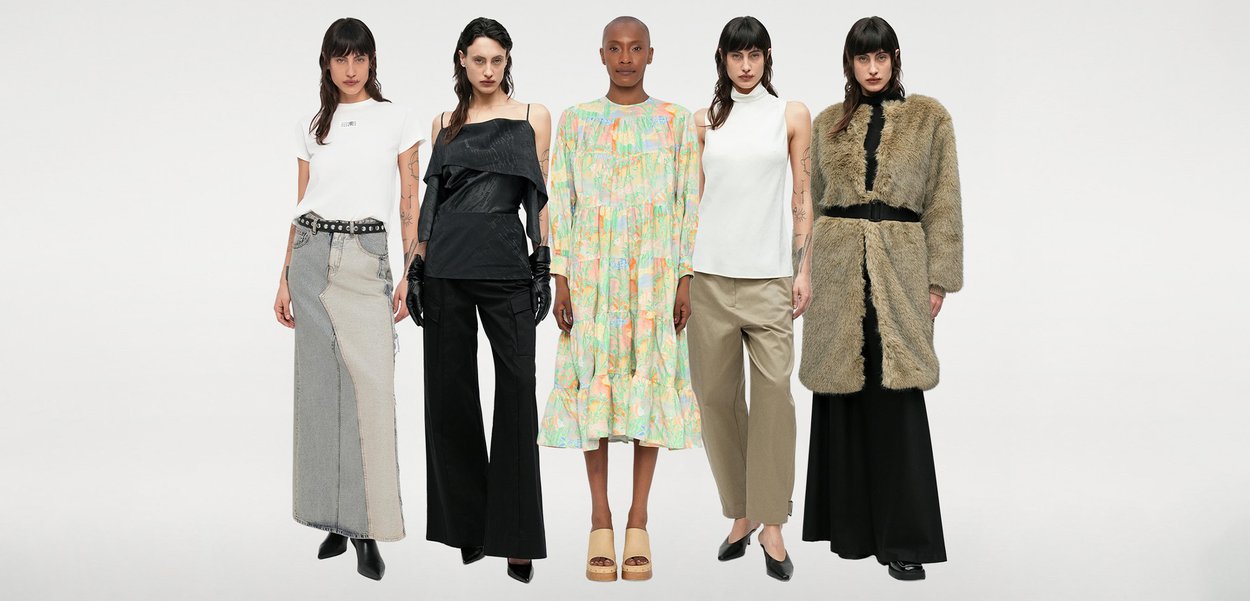 Vijf diverse outfits: een wit T-shirt, een zwart asymmetrisch topje, een pastelkleurige jurk, beige broek en een lange bontjas, die verschillende materialen en stijlen tonen.