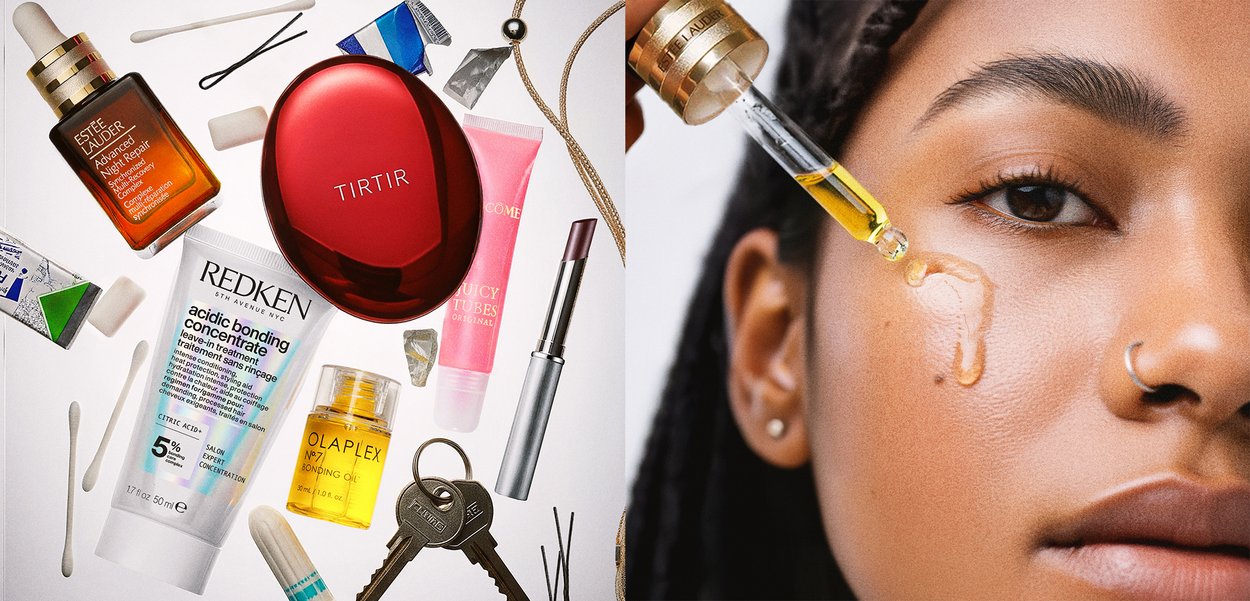 Gesicht mit strahlender Haut erhält Tropfen eines Gesichtsserums; verschiedene Schönheitsprodukte, Schlüssel und Wattestäbchen sind auf einer weißen Oberfläche daneben arrangiert.