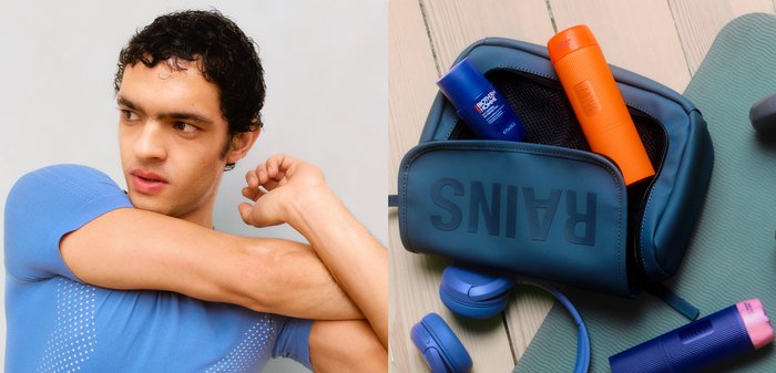 T-shirt de sport bleu avec texture à pois ; trousse de toilette bleu sarcelle avec logo "RAINS", contenant des contenants orange, bleu et rose ainsi que des écouteurs bleus.