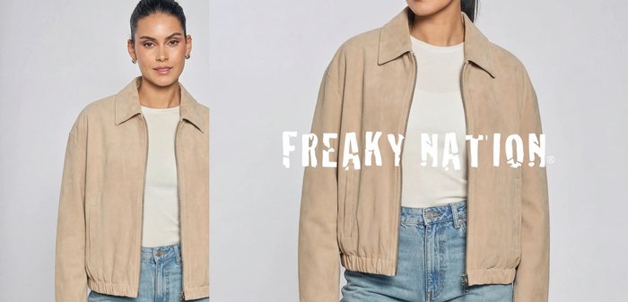 Vrouw gekleed in een beige jas met rits, wit shirt en lichtblauwe spijkerbroek, gezien van voren en in driekwartprofiel tegen een effen achtergrond.