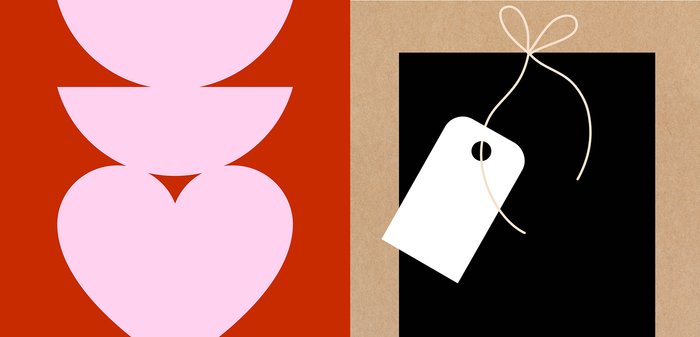 Twee abstracte vormen, roze en rood, aan de linkerkant; rechts een zwarte rechthoek met een wit etiket en een beige touwtje op een gestructureerde bruine achtergrond.