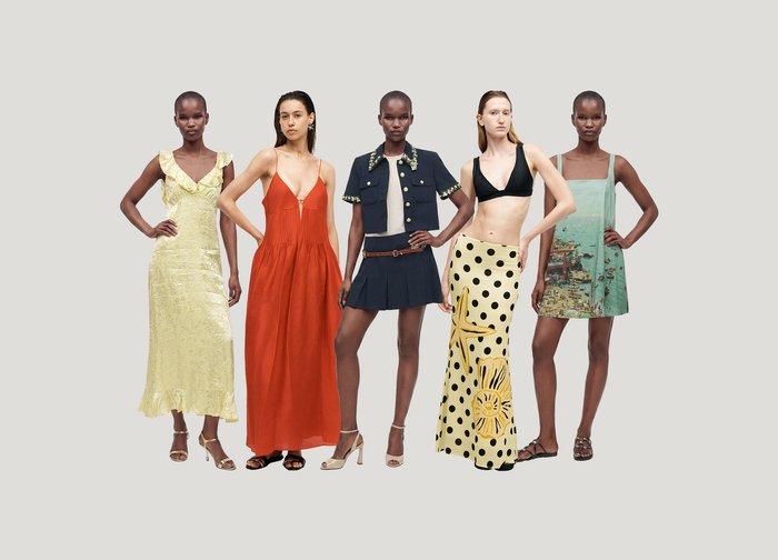 Cinq femmes se tiennent côte à côte, vêtues de différentes robes et jupes élégantes dans des couleurs unies, des motifs et des imprimés sur un fond neutre.