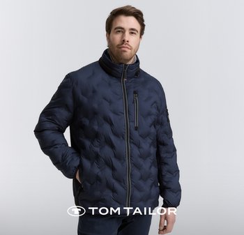 Marineblaue Steppjacke mit hohem Kragen, strukturiertem Rautenmuster, Reißverschluss-Brusttasche und seitlichen Reißverschlüssen für einen bequemen Tragekomfort.