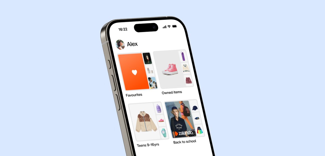 Écran de smartphone affichant l'application de shopping de l'utilisateur Alex avec les catégories : Favoris, Articles possédés, Ados 9-16 ans et Retour à l'école.