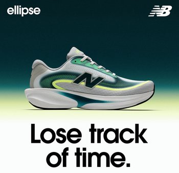 Chaussure de course New Balance gris clair et vert avec une semelle épaisse et rembourrée sur fond dégradé, texte « Perdez la notion du temps » en dessous.