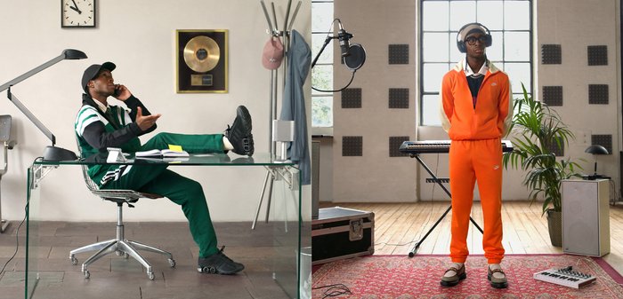 Två scener: till vänster ses en man i grön träningsdräkt vid ett glasskrivbord i en snurrstol, till höger står en man i orange träningsdräkt med hörlurar nära musikutrustning.