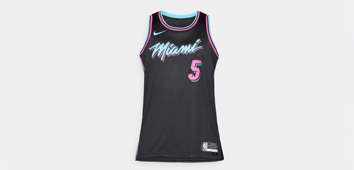 Μαύρη φανέλα μπάσκετ του Miami με φωσφορίζουσες ροζ και μπλε λεπτομέρειες, αριθμός 5 μπροστά, λογότυπο Nike και ετικέτα NBA στο κάτω μέρος.