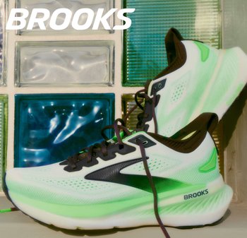 Scarpe da corsa in mesh con schema di colori bianco e verde, con accenti neri, dettagli testurizzati e suola ammortizzata.