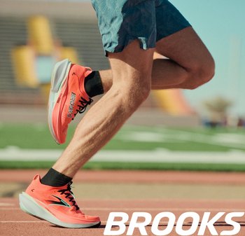 Lichte Brooks hardloopschoenen in feloranje met zwarte accenten. Voorzien van een gevoerde kraag, ademend bovenwerk en een comfortabele zool.