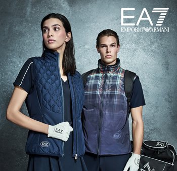 Gilet matelassé bleu marine avec col haut sur une silhouette féminine ; homme dans un gilet à motif plaid avec zip frontal et sac de sport noir.