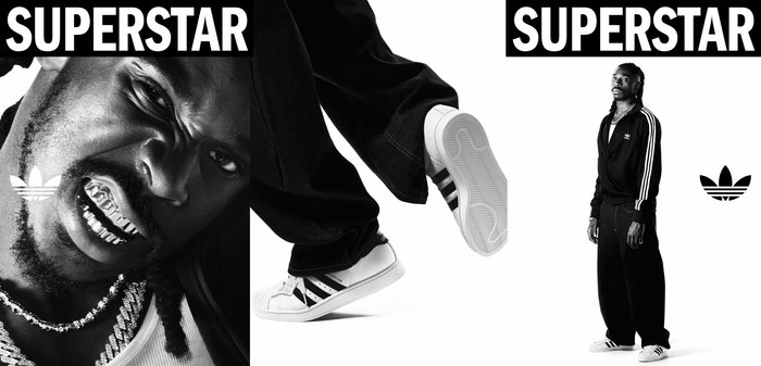 Tuta nera con tre strisce bianche, abbinata a sneakers Adidas Superstar bianche con punta in gomma e suola testurizzata.