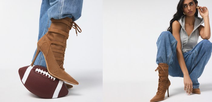 Person, die braune Stiefel mit hohen Absätzen trägt, steht auf einem American Football vor weißem Hintergrund.