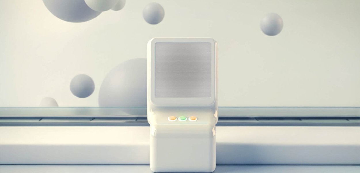 Kompakter weißer Lautsprecher mit strukturiertem Frontgitter, der drei farbige Tasten (gelb, grün, orange) auf einer glatten Basis trägt.