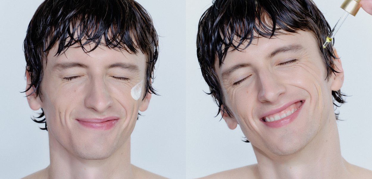 Deux images d'un homme aux cheveux mouillés ; sur la gauche, une crème sur sa joue, sur la droite, un compte-gouttes d'huile au-dessus de son visage, souriant.