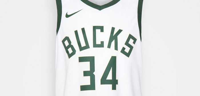 Λευκή μπασκετική φανέλα με πράσινες λεπτομέρειες. Έχει την επιγραφή «BUCKS» με έντονα πράσινα γράμματα και τον αριθμό «34» σε πράσινο, κατασκευασμένη από αεριζόμενο ύφασμα.