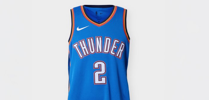 Μπλε μπασκετικό φανελάκι Oklahoma City Thunder με αριθμό 2, λογότυπο Nike και πορτοκαλί-μαύρο περίγραμμα στη λαιμόκοψη και στις μασχάλες.