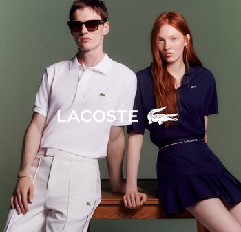 Dos modelos vistiendo ropa de Lacoste: una camiseta polo blanca y pantalones crema a la izquierda; una camiseta polo azul marino con una falda arrugada a la derecha.