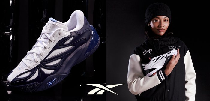 Donna con berretto e giacca neri che tiene una scarpa da ginnastica bianca e nera, con primo piano della sneaker corrispondente e logo Reebok su sfondo nero.