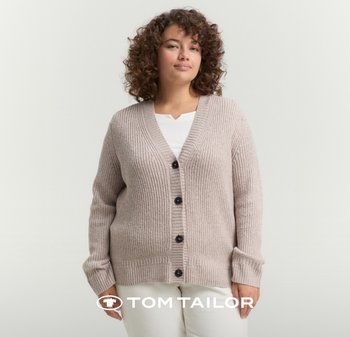 Jasno beżowy sweter z dzianiny z dekoltem w serek, prążkowaną fakturą i sześcioma czarnymi guzikami. Posiada długie rękawy i luźny krój.